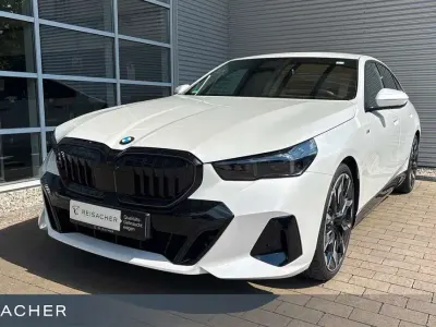 Gebraucht BMW 520 M Sport 197 PS (144 kW) 2024 Weiß Limousine