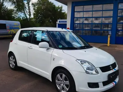 Gebraucht Suzuki Swift 93 PS (68 kW) 2009 Weiß Kleinwagen