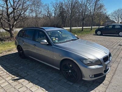 Gebraucht BMW 318 143 PS (105 kW) 2011 Grau Kombi