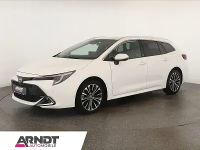 Używany Toyota Corolla Team 196 KM (144 kW) 2024 Biały Kombi