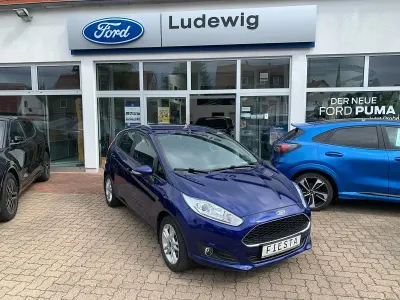 Gebraucht Ford Fiesta Celebration 82 PS (60 kW) 2017 Blau Kleinwagen