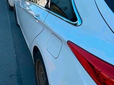 Second-hand Hyundai i40 Edition 135 CP (99 kW) 2015 Alb Break