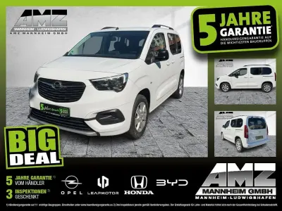 Gebraucht Opel Combo Life Ultimate 131 PS (96 kW) 2023 Weiß Van / Kleinbus