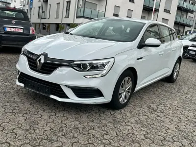 Usata Renault Mégane Life 101 CV (74 kW) 2017 Bianco Berlina