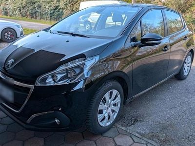 Gebraucht Peugeot 208 82 PS (60 kW) 2017 Schwarz Kleinwagen