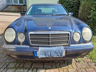Gebraucht Mercedes E200 Elegance 136 PS (100 kW) 1998 Blau Limousine
