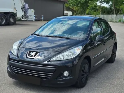Gebraucht Peugeot 207 Premium 95 PS (69 kW) 2010 Schwarz Limousine
