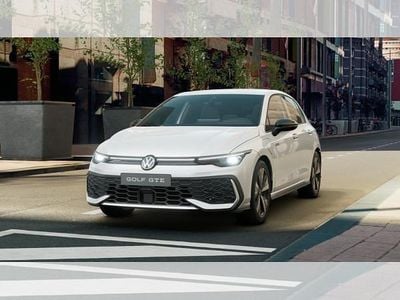 Gebraucht VW Golf VIII GTE 272 PS (200 kW) 2025 Weiß (oryxweiß perlmutteffekt) Limousine