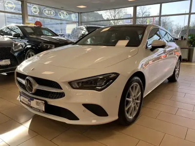 Gebraucht Mercedes CLA250 Shooting Brake 218 PS (160 kW) 2021 Weiß polarweiss  unilack Kombi