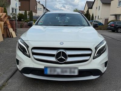 Mercedes GLA220