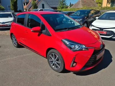 Gebraucht Toyota Yaris Club 111 PS (81 kW) 2019 Rot Limousine