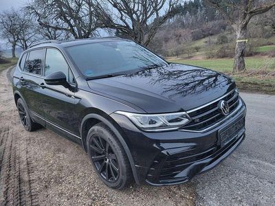 Gebraucht VW Tiguan Allspace R-line 245 PS (180 kW) 2022 Deep black perleffekt SUV