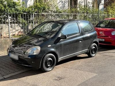 Gebraucht Toyota Yaris 86 PS (63 kW) 2002 Schwarz Kleinwagen