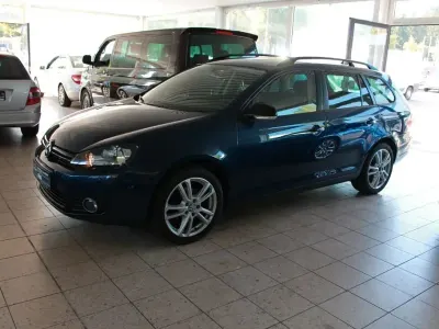 Gebraucht VW Golf VI Match 105 PS (77 kW) 2012 Blau Kleinwagen