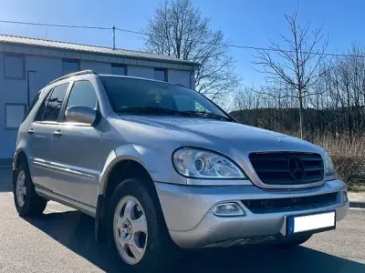 Gebraucht Mercedes ML270 163 PS (119 kW) 2002 Silber SUV
