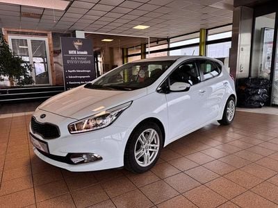 Weiß Gebraucht 2015 Kia Ceed Kleinwagen | 9.500 € (Fairer Preis)