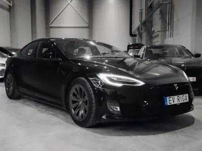 Second-hand Tesla Model S 413 kW (562 CP) 2020 Negru Hatchback