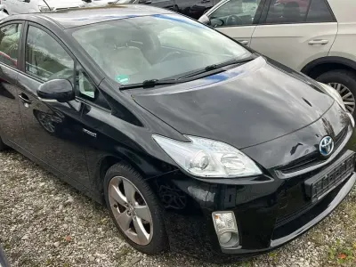 Gebraucht Toyota Prius Executive 111 PS (81 kW) 2011 Schwarz metallic Limousine