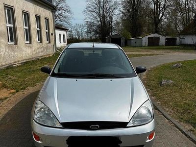 Usata Ford Focus 75 CV (55 kW) 2001 Argento Utilitaria