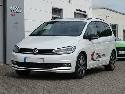 Gebraucht VW Touran Highline 150 PS (110 kW) 2025 Weiß Van / Kleinbus