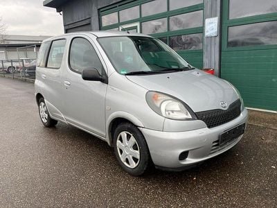 Gebraucht Toyota Yaris Verso Terra 86 PS (63 kW) 2000 Silber Van / Kleinbus