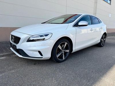 Begagnad Volvo V40 R-Design 120 HK (88 kW) 2019 Vit Sedan