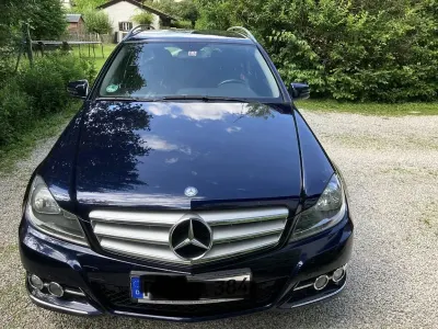 Gebraucht Mercedes C200 Avantgarde 136 PS (100 kW) 2012 Blau Limousine