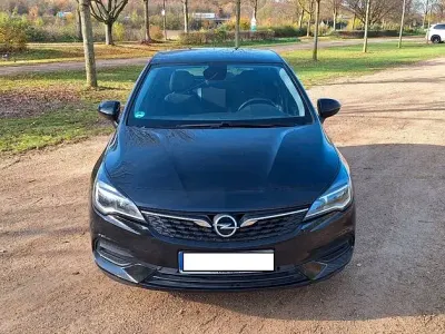 Używany Opel Astra Edition 110 KM (80 kW) 2021 Czarny Sedan/Limuzyna