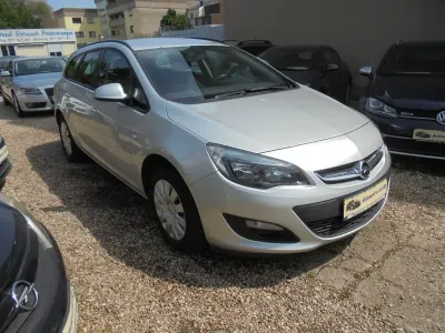 Gebraucht Opel Astra Edition 110 PS (80 kW) 2015 Argon silber/ice silver (m2) Kombi