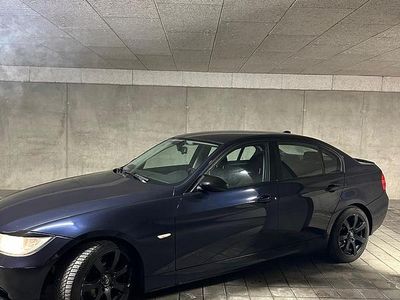 Gebraucht BMW 320 170 PS (125 kW) 2008 Blau Limousine