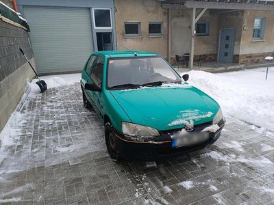 Grün Gebraucht 1996 Peugeot 106 Kleinwagen | 750 €
