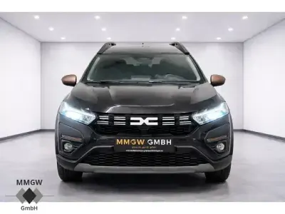 Używany Dacia Jogger Extreme 110 KM (80 kW) 2024 Czarny Minivan