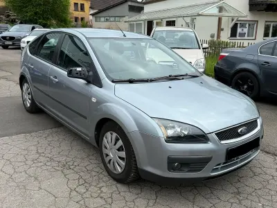 Używany Ford Focus Sport 116 KM (85 kW) 2004 Srebrny Sedan/Limuzyna