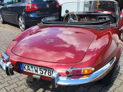 Używany Jaguar E-Type 218 KM (160 kW) 1971 Czerwony Kabriolet