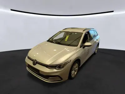 Second-hand VW Golf VIII Life 116 CP (85 kW) 2021 Argintiu Berlinǎ