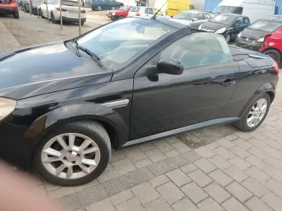 Używany Opel Tigra 125 KM (91 kW) 2007 Czarny Kabriolet