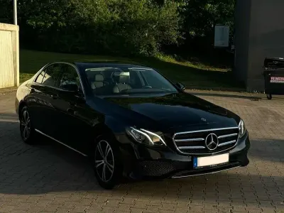Gebraucht Mercedes E200 Avantgarde 150 PS (110 kW) 2019 Schwarz Limousine