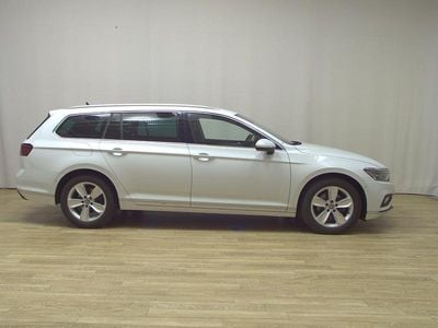 Gebraucht VW Passat Elegance 200 PS (147 kW) 2023 Weiss Kombi