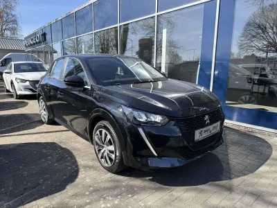 Gebraucht Peugeot e-208 Active 100 kW (136 PS) 2022 Schwarz Kleinwagen