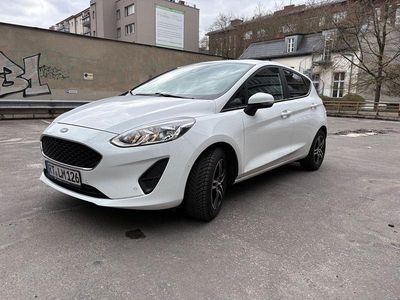 Gebraucht Ford Fiesta Trend 101 PS (74 kW) 2019 Weiß Kleinwagen