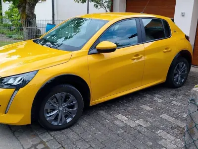 Gebraucht Peugeot e-208 Active 100 kW (136 PS) 2021 Gelb Kleinwagen