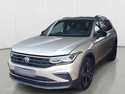 Gebraucht VW Tiguan Move 150 PS (110 kW) 2023 Ivory silver metallic SUV