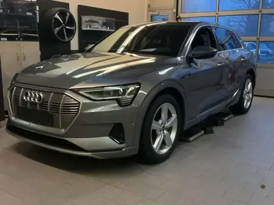 Usata Audi e-tron Advanced 300 kW (408 CV) 2022 Grigio SUV