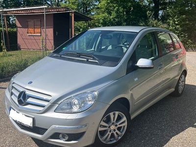 Mercedes B200