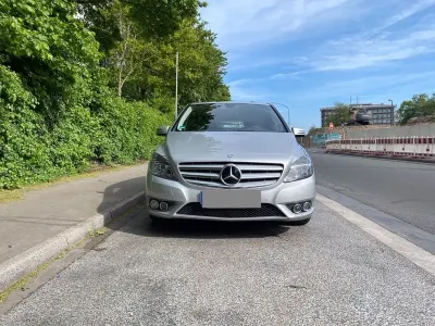 Gebraucht Mercedes B180 122 PS (89 kW) 2012 Silber Kleinwagen