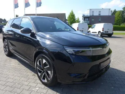 Neu Opel Grandland X 157 kW (214 PS) 2026 Lackierung schwarz perla nera/typ aussenverkleidung lackierung SUV