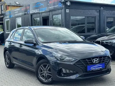 Używany Hyundai i30 Pure 110 KM (80 kW) 2022 Czarny Sedan/Limuzyna