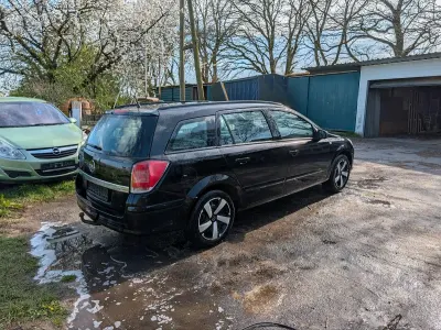 Używany Opel Astra 150 KM (110 kW) 2005 Czarny Kombi