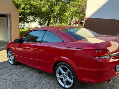 Gebraucht Opel Astra Edition 140 PS (102 kW) 2008 Rot Cabrio