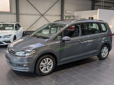 Grau Gebraucht 2021 VW Touran Comfortline Van / Kleinbus | 25.900 € (Fairer Preis)